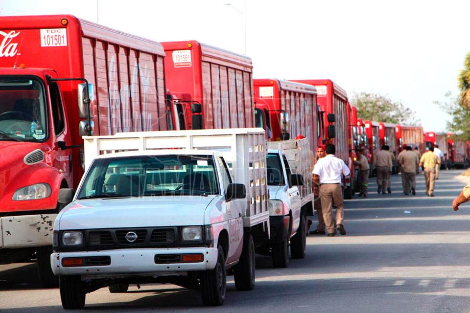 Trancazos entre sindicalizados y  confianza por 28 camiones de Coca Cola 